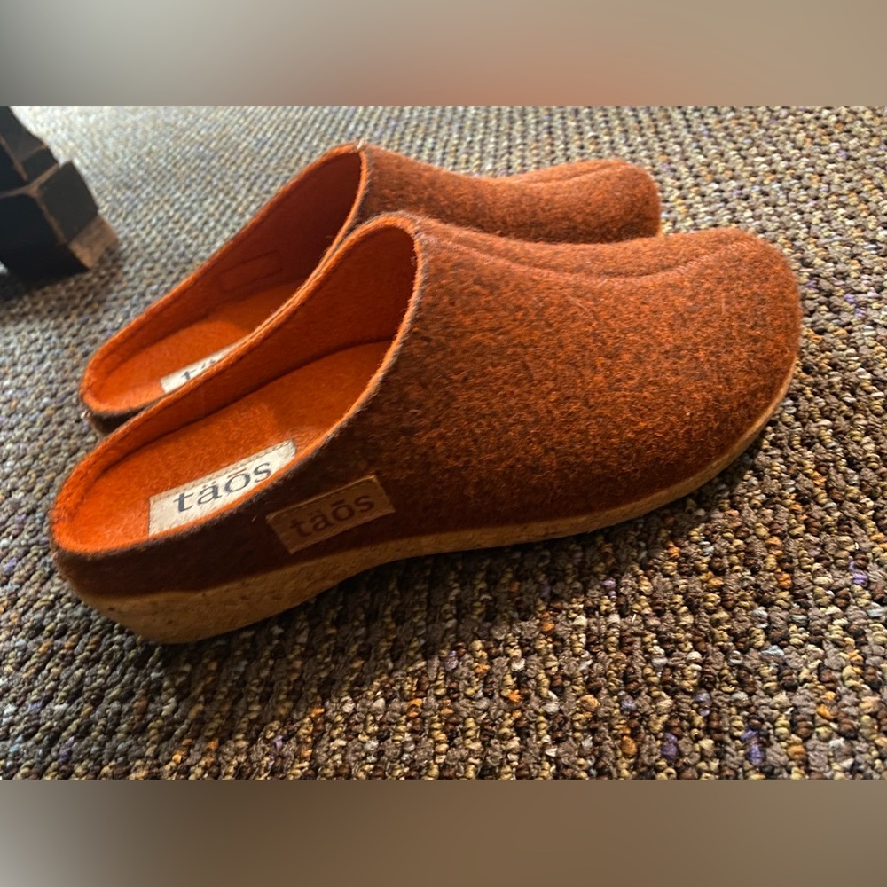 Taos rust red felted wool clogs, size 10